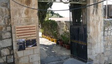 В Иерусалиме иудеи предъявили претензии духовной миссии РПЦЗ из-за крестов