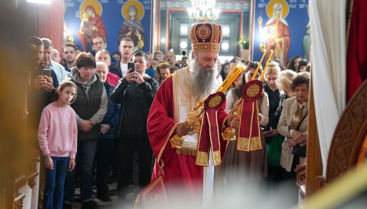 Сербский Патриарх Порфирий во время Божественной литургии в храме святого князя Лазаря Косовского в Земун Поле. Фото: spc