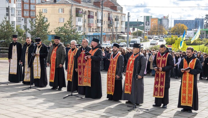 Клірики УГКЦ і ПЦУ відслужили панахиду за Степаном Бандерою. Фото: ugccif.org.ua