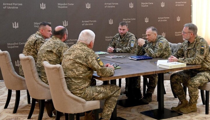 Syrskyi at a meeting with chaplains. Photo: Syrskyi’s Facebook