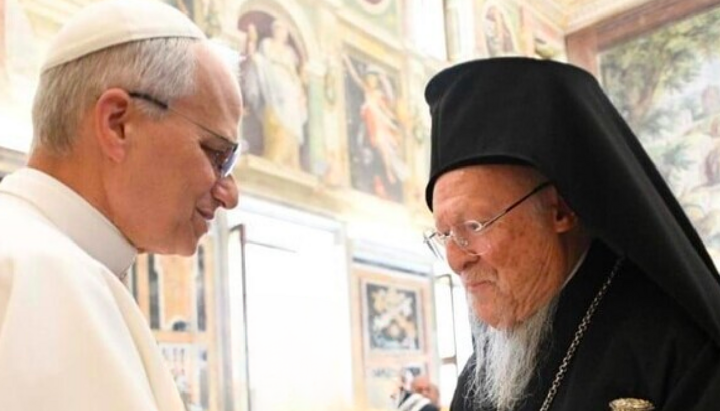 Папа римський Лев XIV і Константинопольський Патріарх Варфоломій. Фото: vimaorthodoxias