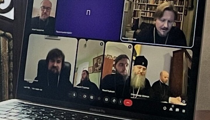 До семінару УПЦ з канонічного права деякі учасники підключилися онлайн. Фото: Ніжинська єпархія