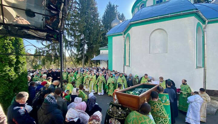 Хресний хід з мощами преподобного Алексія Карпаторуського. Фото: Хустська єпархія