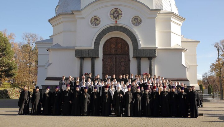 Clergy, faculty, and students of the iconography school. Photo: Kamianets-Podilskyi Eparchy