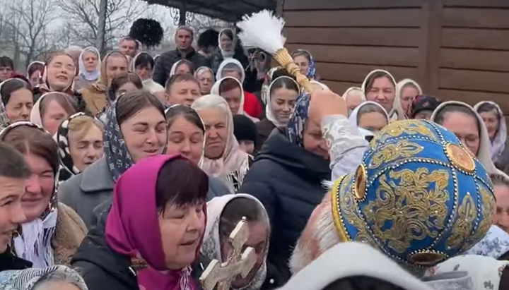 Прихід УПЦ на честь святих архангелів Михаїла і Гавриїла в с. Стара Жадова. Фото: Фейсбук вірян Чернівецької єпархії