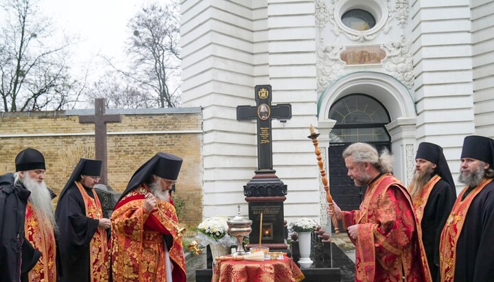 Memorial service for Metropolitan Volodymyr (Sabodan) at the Kyiv-Pechersk Lavra. Photo: Lavra's website