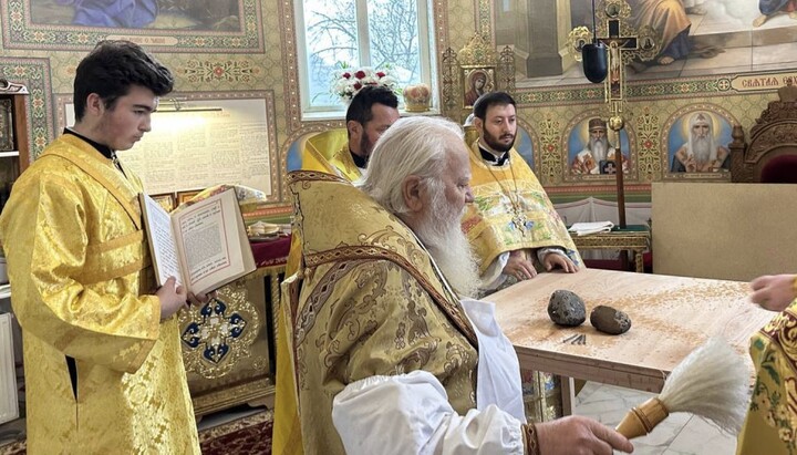 Consecration of the altar in Lypcha. Photo: t.me/eparhiakhust