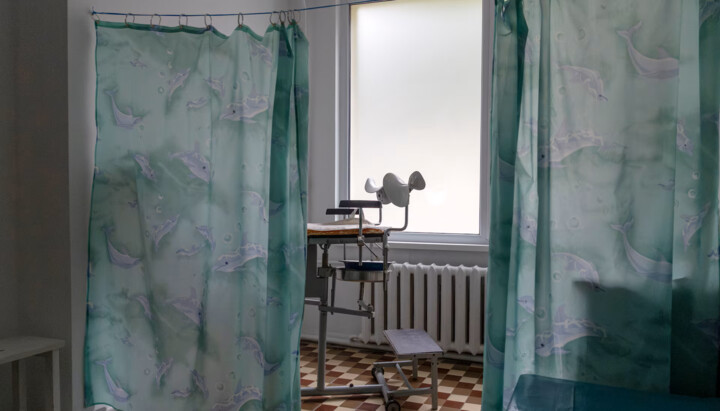 An empty maternity ward in a hospital in the Rivne region. Photo: Reuters