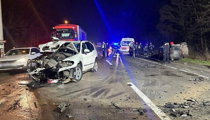 Τροχαίο ατύχημα στο χωριό Μπαρτάτοβ της περιοχής Λβιβ, το οποίο προκάλεσε κληρικός της ΠΕΟ. Φωτογραφία: Αστυνομία