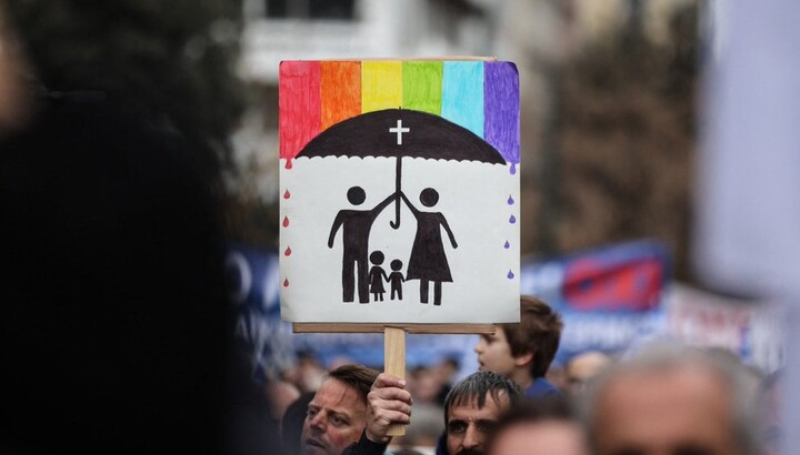 Η ΕΕ στέρησε από την καθολική οργάνωση χρηματοδοτήσεις λόγω μη συμμόρφωσης με τα κριτήρια ΛΟΑΤΚΙ.