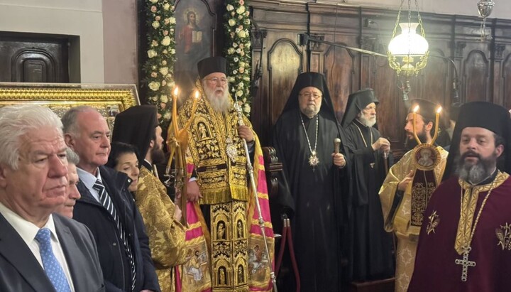 Metropolitan Nektarios of Corfu leads the festive service in honor of Saint Spyridon. Photo: orthodoxia news agency