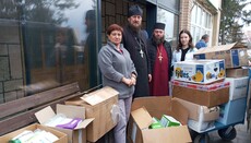 UOC clergy deliver medications to Khmelnytskyi Regional Hospital