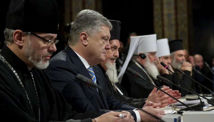 Петро Порошенко на чолі "об'єднавчого собору". Фото: Вікіпедія