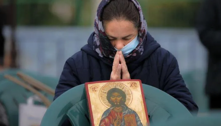 A believer praying before an icon. Photo: opendoors.org