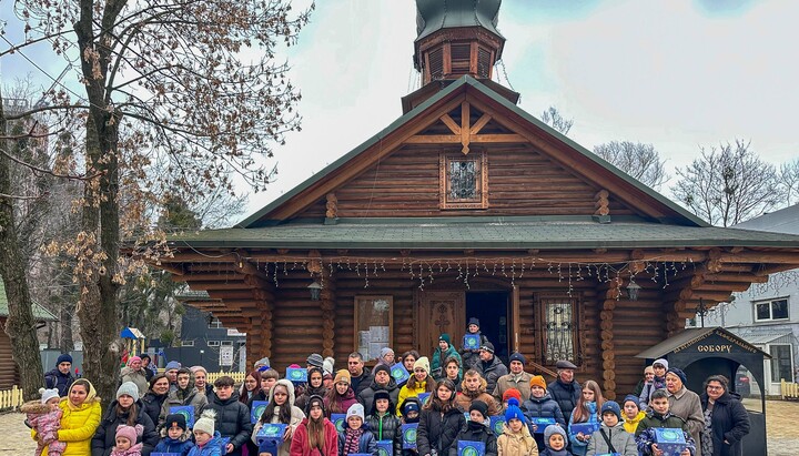 Социальный отдел передал детям в Киеве 300 подарков. Фото: Фейсбук отдела УПЦ