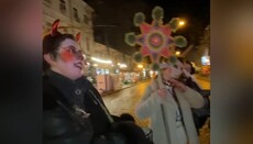 Odesa carolers: “We’re not believers – we’re just raising money for Azov”