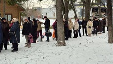 У Києві Соціальний відділ передав гуманітарні набори переселенцям