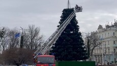 У Чернівцях напередодні Різдва демонтували різдвяну ялинку