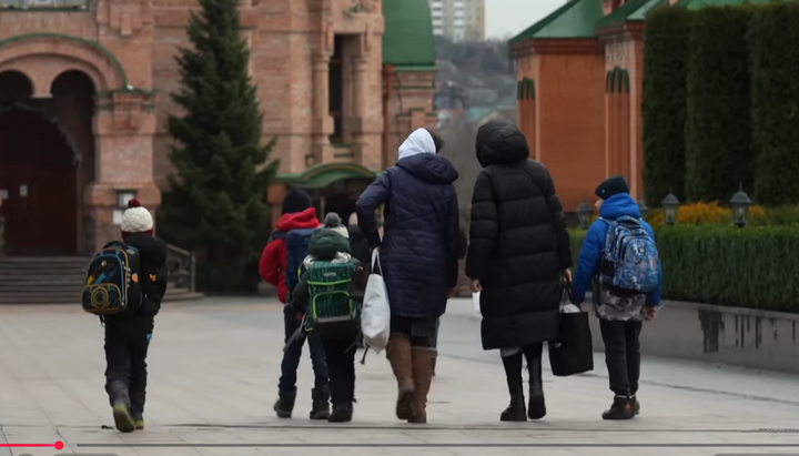 Школа при Голосіївському монастирі УПЦ, Фото: скріншот ютуб-каналу «Слідство.Інфо»