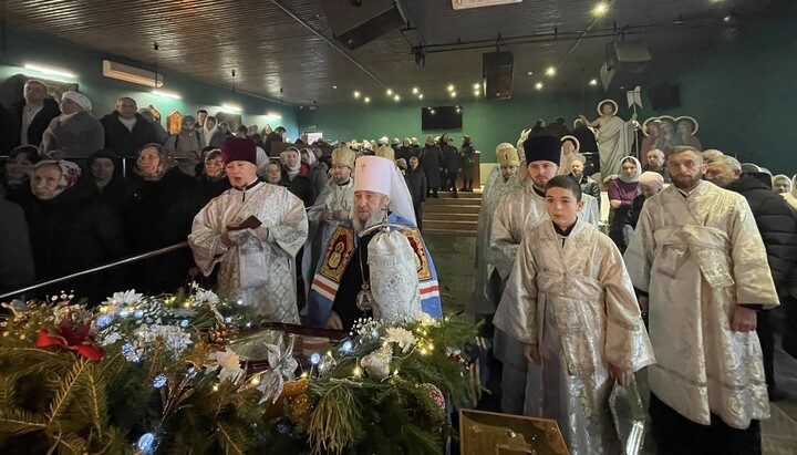 A Christmas service of the UOC community in the temporary church of Volodymyr. Photo: Volodymyr-Volynsky Eparchy