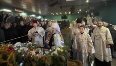Στο Βλαντίμιρ, η διωκόμενη κοινότητα της Ουκρανικής Ορθόδοξης Εκκλησίας (ΟΟΕ) γιόρτασε τα Χριστούγεννα σε προσωρινό ναό