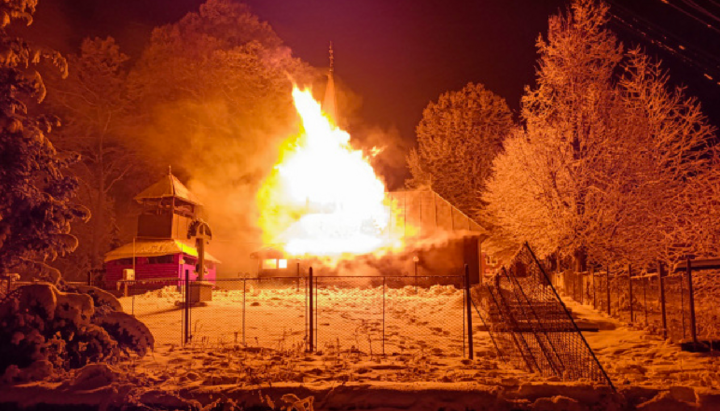 A fire destroyed the unique Church of St. Archangel Michael. Photo: GSChS Zakarpattia