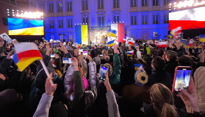 Митинг в поддержку Украины в Варшаве. Фото: Intera.pl