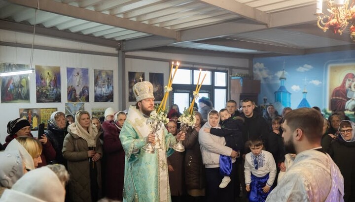 Liturgy in the Church of the Nativity of the Most Holy Theotokos in the city of Starokostiantyniv. Photo: Khmelnytskyi Eparchy