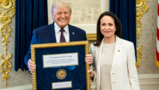 Лідер опозиції Венесуели передала Трампу свою Нобелівську медаль миру