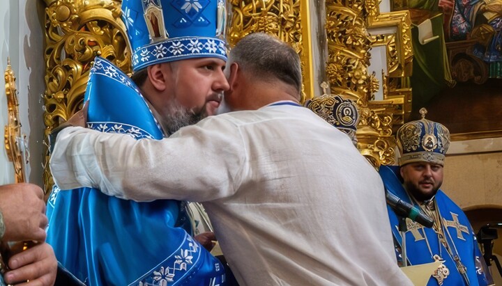 Dumenko embraces Ostapenko. Photo: OCU