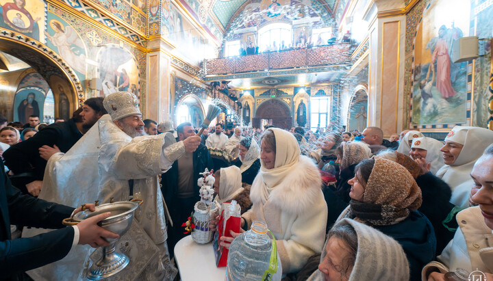 Блаженніший Митрополит Онуфрій та віруючі в день Хрещення Господнього. 19 січня 2026 р. Фото: УПЦ