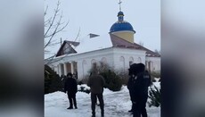 У Батурині влада вигнала на вулицю черниць Миколаївського монастиря