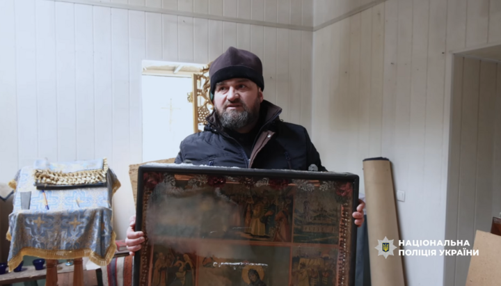 О. Іоанн Бісьмак під час евакуації святинь храму в Юрківці. Фото: Нацполіція