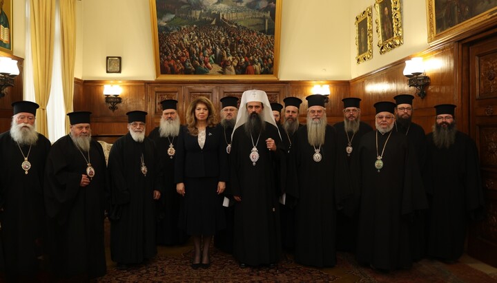 Πρόεδρος της Βουλγαρίας, προκαθήμενος και μέλη του Συνόδου της Βουλγαρικής Ορθόδοξης Εκκλησίας. Φωτογραφία: bg-patriarshia