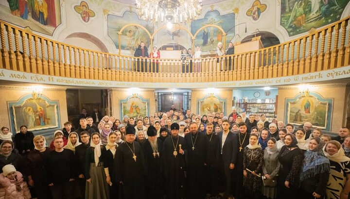Встреча православной молодежи с протоиереем УПЦ Ростиславом Валихновским. Фото: пресс-служба Хмельницкой епархии УПЦ