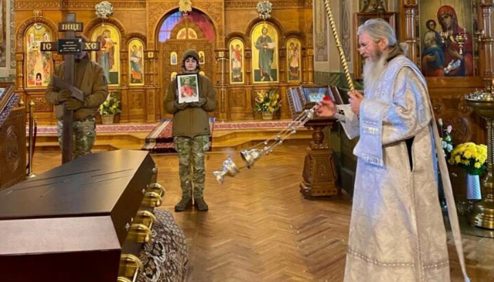 Відспівування воїна в Іонінському монастирі. Фото: ФБ-сторінка архієпископа Іони