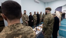 Зеленский в мечети отметил с мусульманами ифтар во время Рамадана