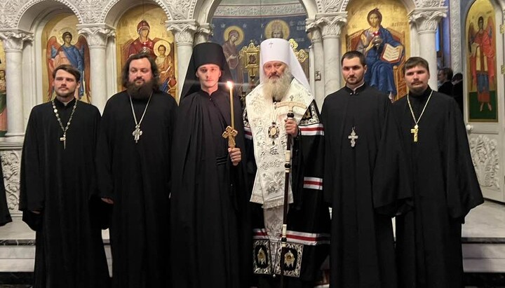 Чернечий постриг у Варваринському храмі Києва. Фото: Фейсбук прот. Віктора Земляного