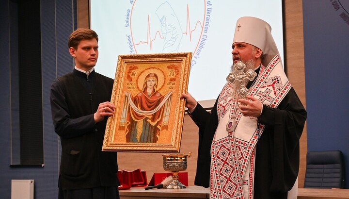 Думенко з іконою. Фото: прес-служба ПЦУ
