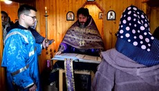 На переслідуваній парафії УПЦ звершили Літургію в Хрестопоклінну неділю