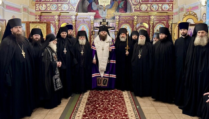 Αδελφότητα του μοναστηριού μετά την κουρά. Φωτογραφία: Facebook