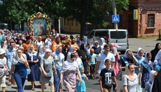 В Ровенской епархии УПЦ продолжается Крестный ход с перенесением мощей Викентия-воина