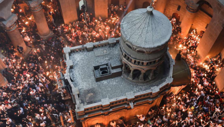 Сходження Благодатного вогню в храмі Гробу Господнього в Єрусалимі. Фото: ІППО