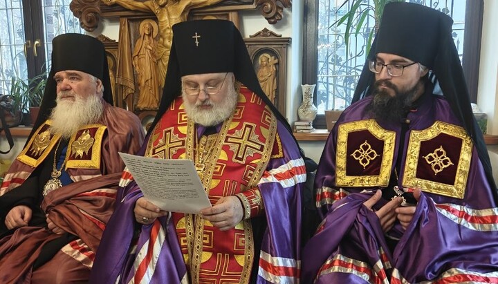 "Πατριάρχης" Νικόδημος και νέοι "επίσκοποι" της Ουκρανικής Ορθόδοξης Εκκλησίας Πατριαρχείου Κιέβου. Φωτογραφία: γραφείο υπηρεσία της Ουκρανικής Ορθόδοξης Εκκλησίας Πατριαρχείου Κιέβου