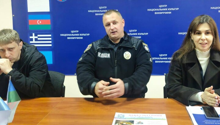 Εκπρόσωποι των αρχών και των αστυνομικών αρχών της περιοχής Βίννιτσας. Φωτογραφία: Facebook του Συμβουλίου Εκκλησιών και Θρησκευτικών Οργανώσεων της περιοχής