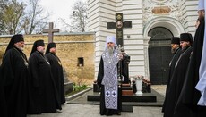 ПЦУ провела релігійну акцію на могилі покійного предстоятеля УПЦ в Лаврі