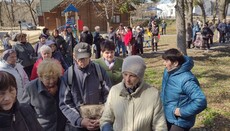 Соцвідділ УПЦ у Києві підтримав 100 сімей переселенців