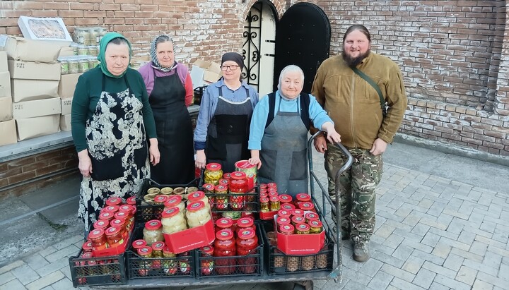 Продукти, доставлені до Святогірської лаври. Фото: УПЦ