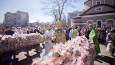 У Хмельницькій єпархії освятили тисячу пасок для ЗСУ