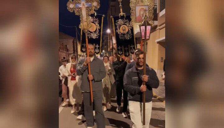 Ούσικ στην πασχαλινή λιτανεία. Φωτογραφία: κανάλι telegram του Ούσικ